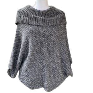 NWT New Wool Solid Gray with Metallic Design Poncho‎ Size Large Women's Fashion